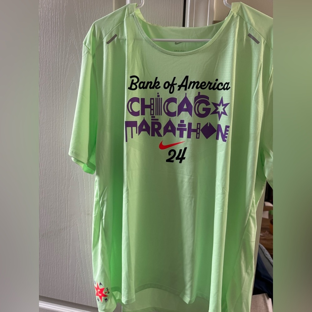 🦃 Nike Light Green Chicago Marathon Men's Tee